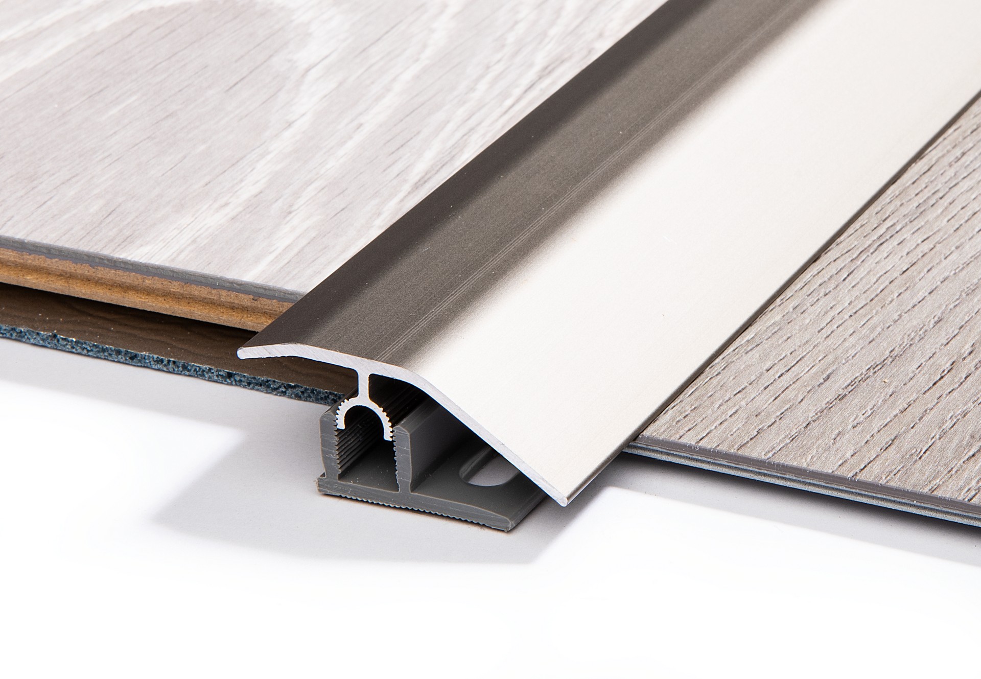 Slatted click-profile ramp 2700mm with steel color. Suitable for parquet and laminate flooring.