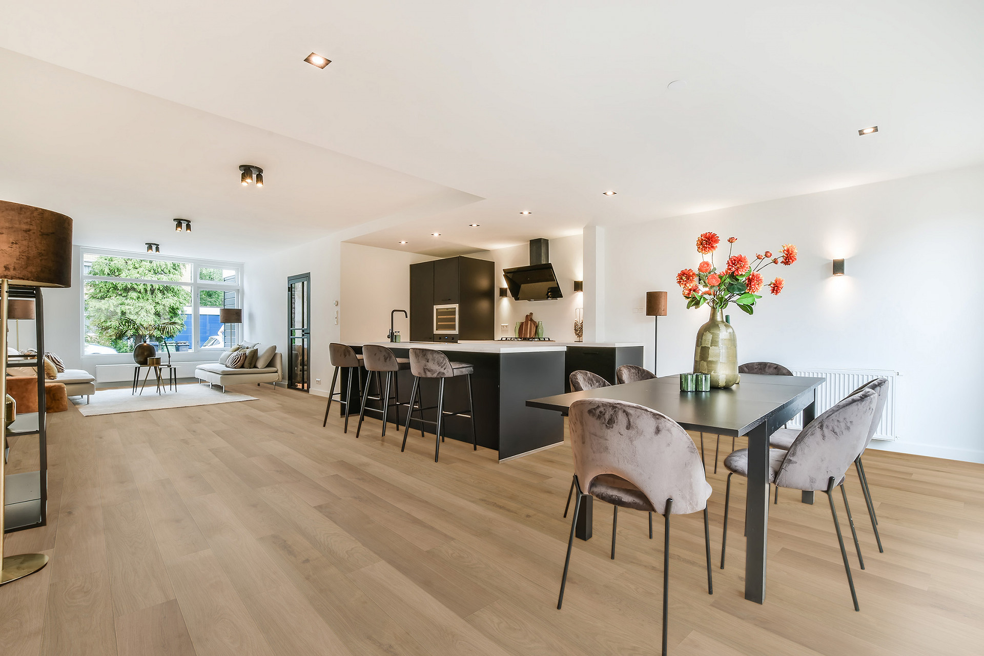 R073 - warm to the touch SPC planks, suitable for installation in sunny rooms