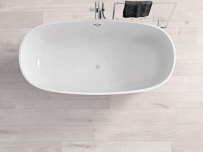 R078 Airflow 5+1 SPC flooring under a bathtub – waterproof and stylish choice