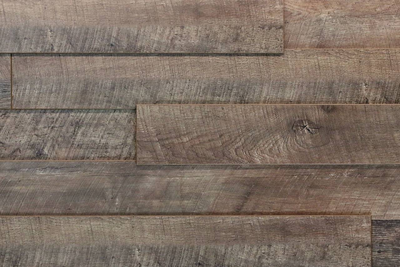 Rusty Barnwood turns the wall into an accent in the interior. It impresses with its characteristic traces of processing and details.